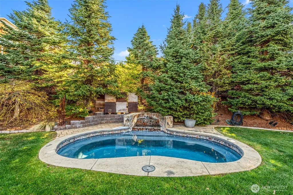 810 Briarwood Drive East Wenatchee WA 98802
