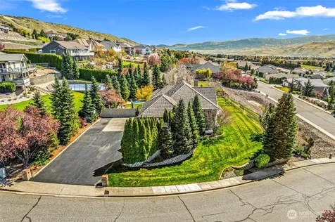 810 Briarwood Drive East Wenatchee WA 98802