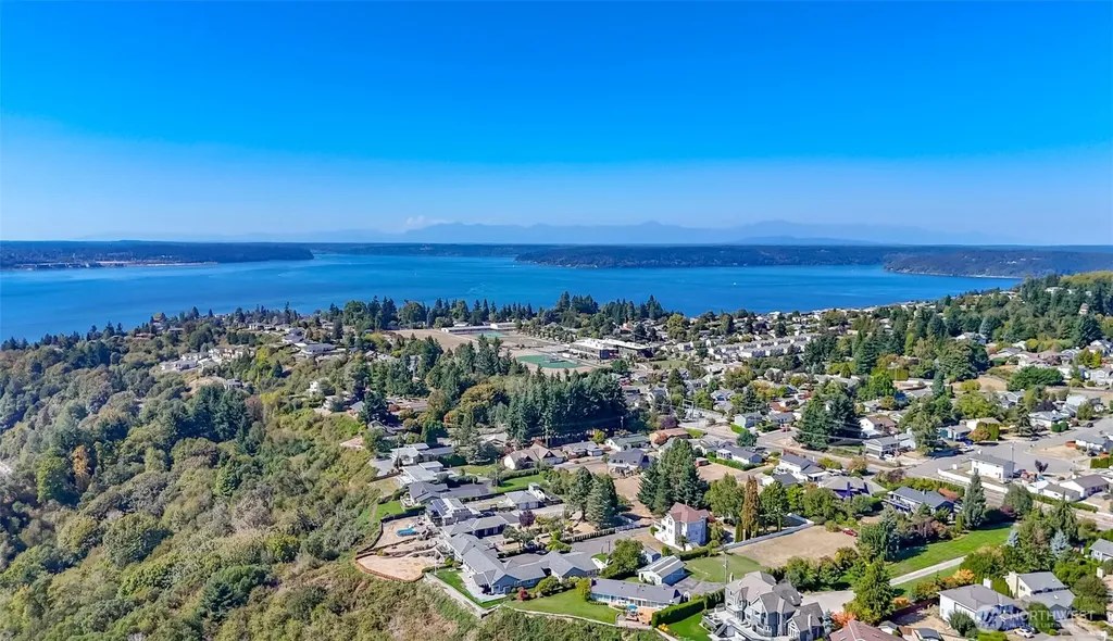 4516 Browns Point Boulevard NE Tacoma WA 98422