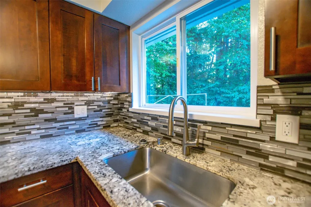 55 Meadowood Drive Elma WA 98541
