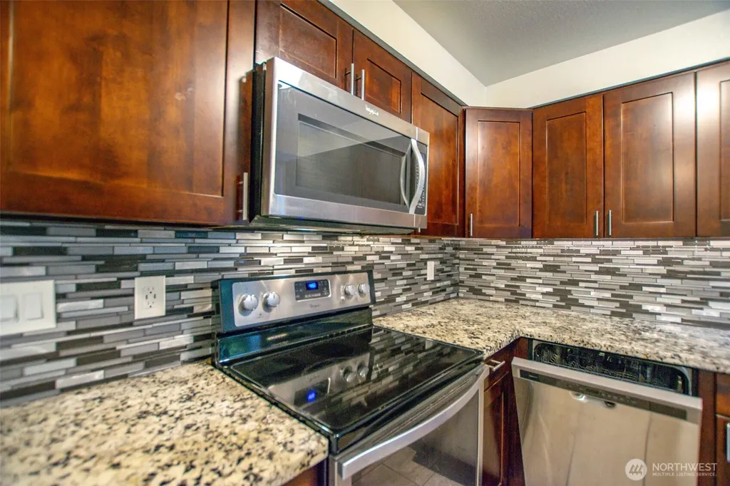 55 Meadowood Drive Elma WA 98541