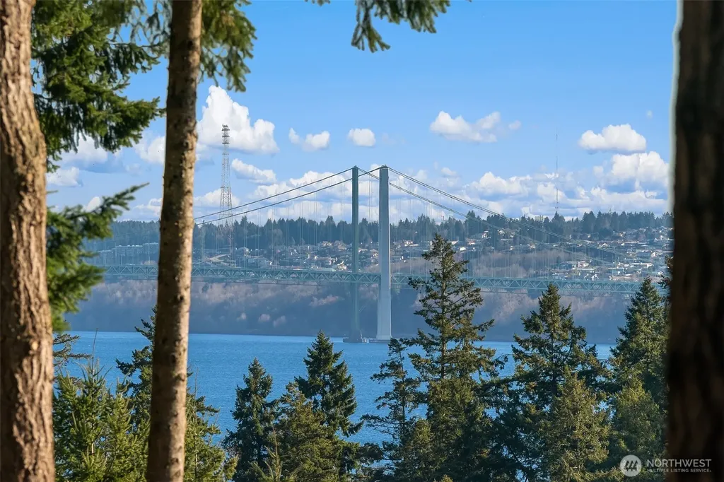 1157 12th Avenue Fox Island WA 98333