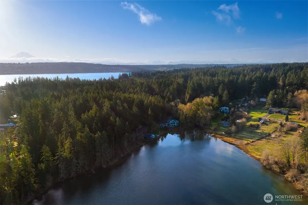 1157 12th Avenue Fox Island WA 98333