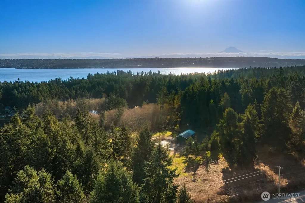 1157 12th Avenue Fox Island WA 98333