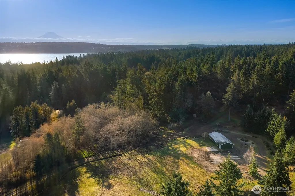 1157 12th Avenue Fox Island WA 98333