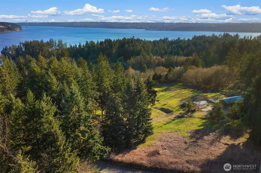 1157 12th Avenue Fox Island WA 98333