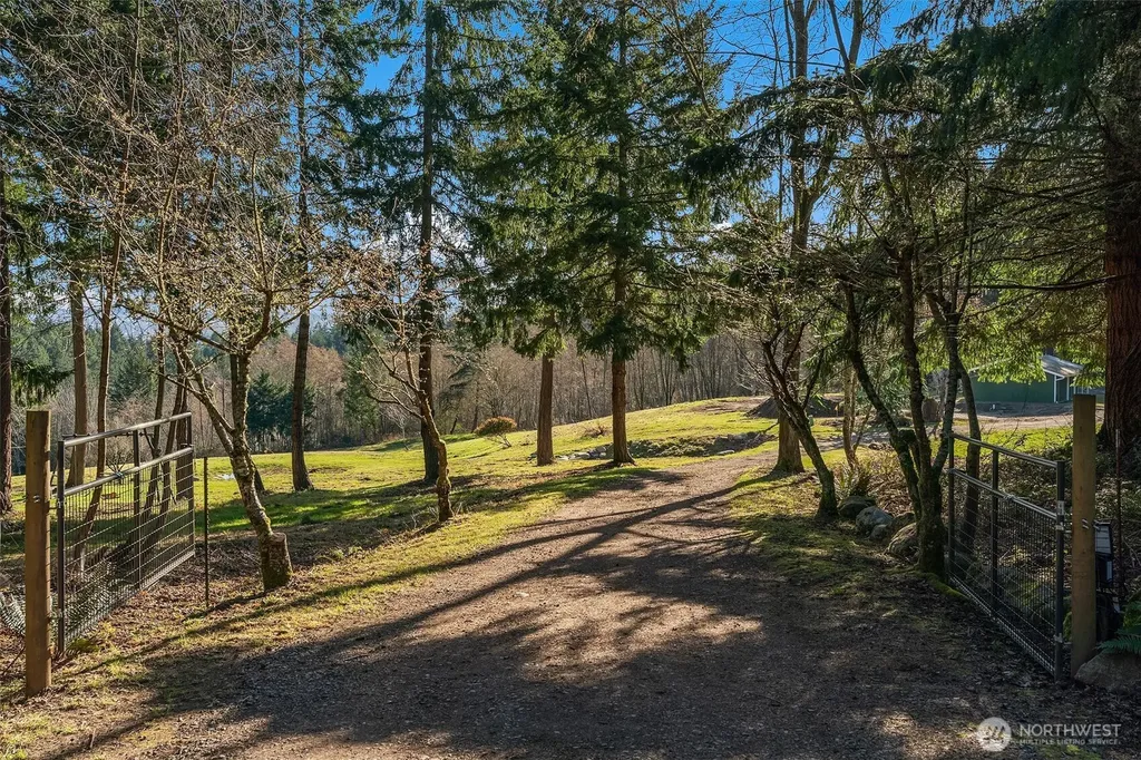 1157 12th Avenue Fox Island WA 98333