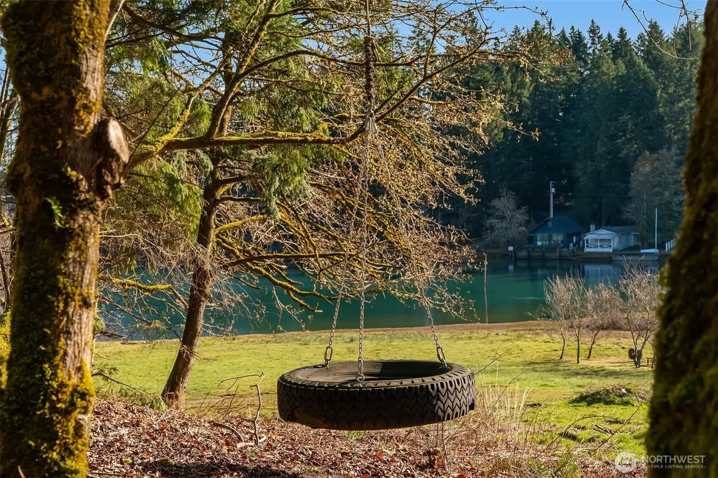 1157 12th Avenue Fox Island WA 98333