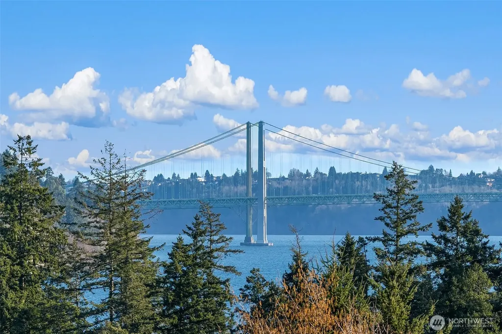 1157 12th Avenue Fox Island WA 98333