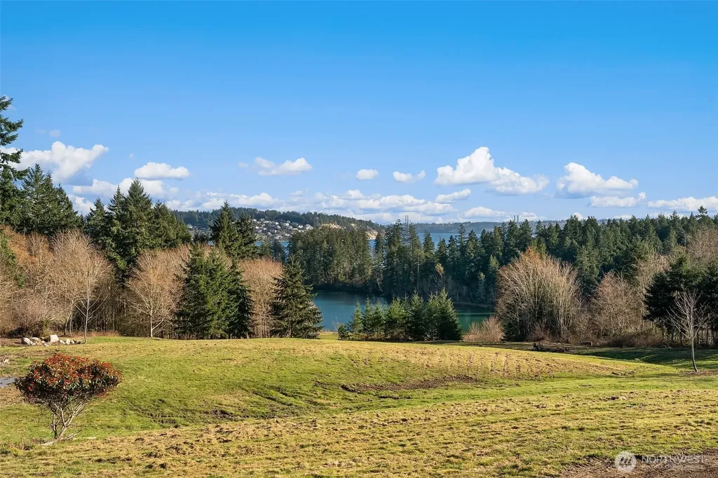 1157 12th Avenue Fox Island WA 98333