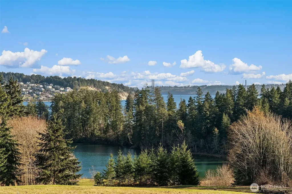 1157 12th Avenue Fox Island WA 98333
