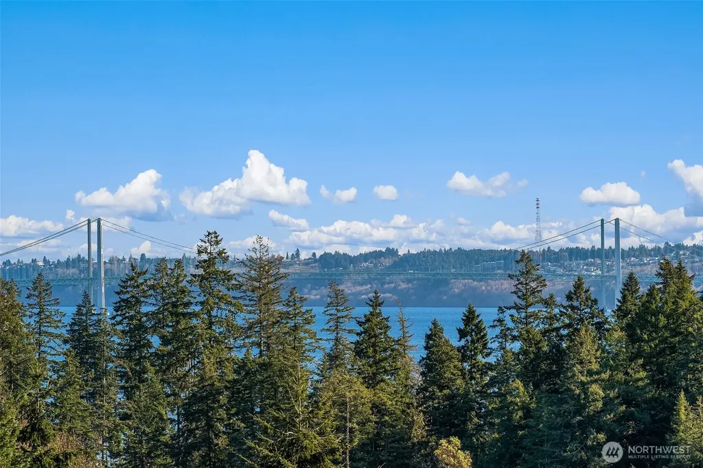 1157 12th Avenue Fox Island WA 98333