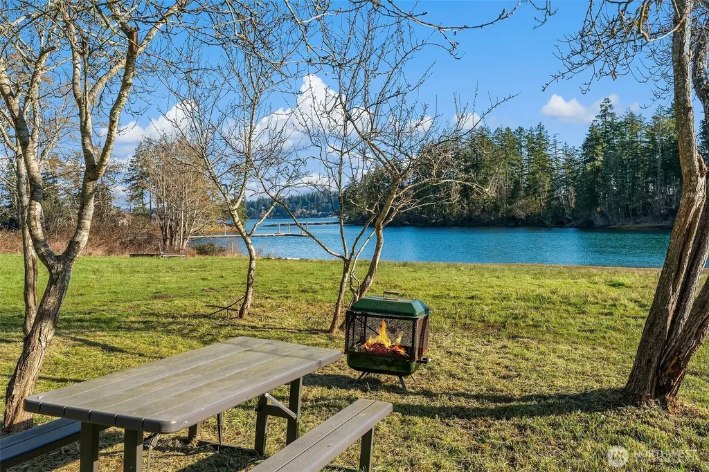 1157 12th Avenue Fox Island WA 98333