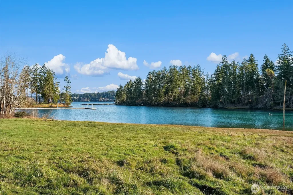 1157 12th Avenue Fox Island WA 98333
