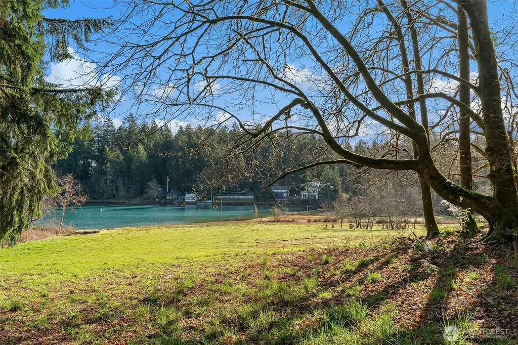 1157 12th Avenue Fox Island WA 98333