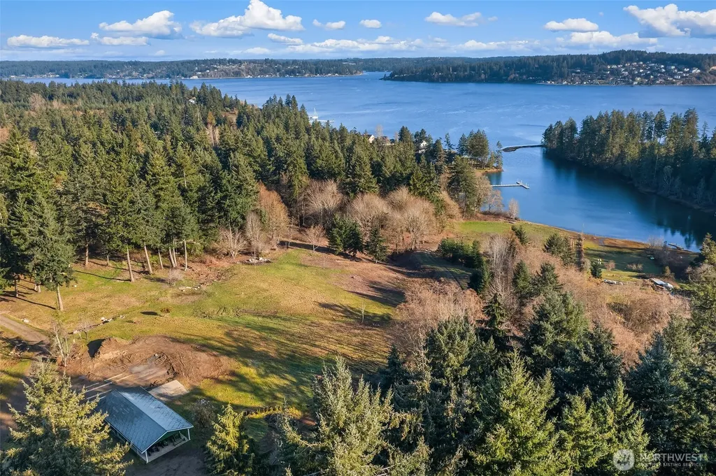 1157 12th Avenue Fox Island WA 98333