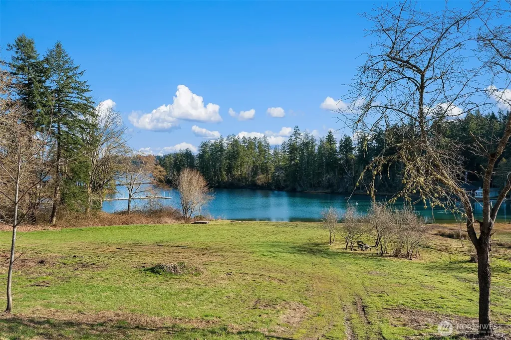 1157 12th Avenue Fox Island WA 98333