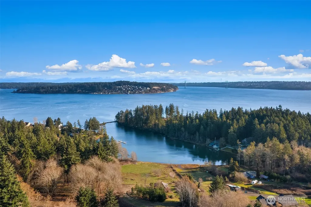1157 12th Avenue Fox Island WA 98333