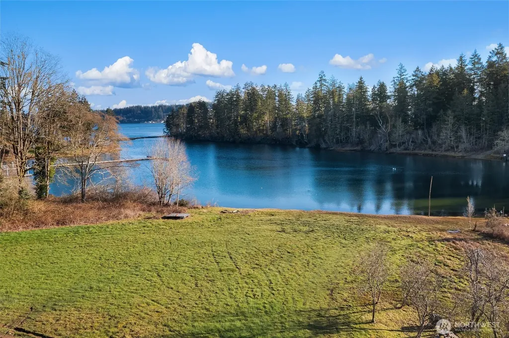 1157 12th Avenue Fox Island WA 98333