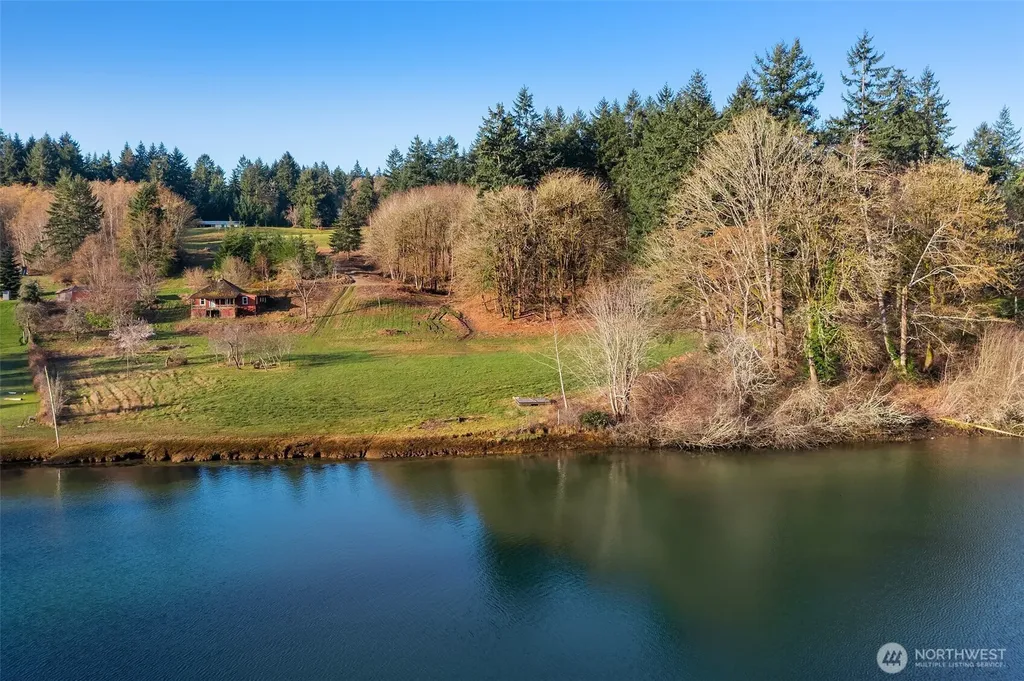 1157 12th Avenue Fox Island WA 98333