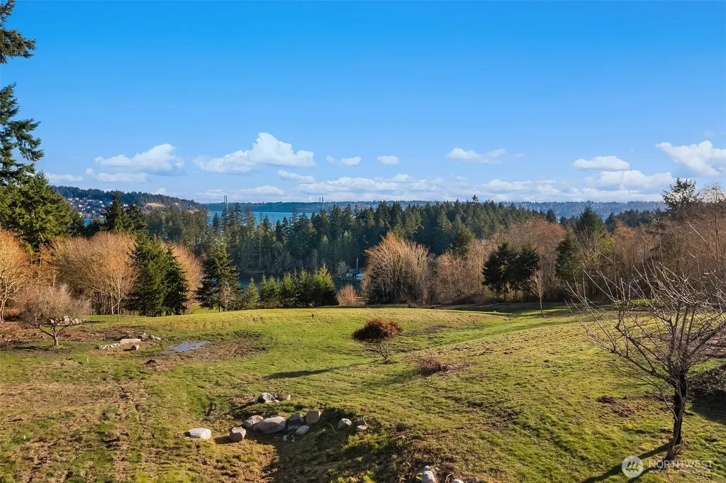 1157 12th Avenue Fox Island WA 98333