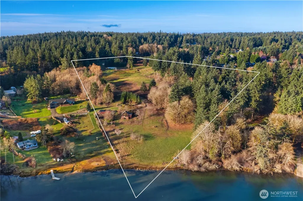 1157 12th Avenue Fox Island WA 98333