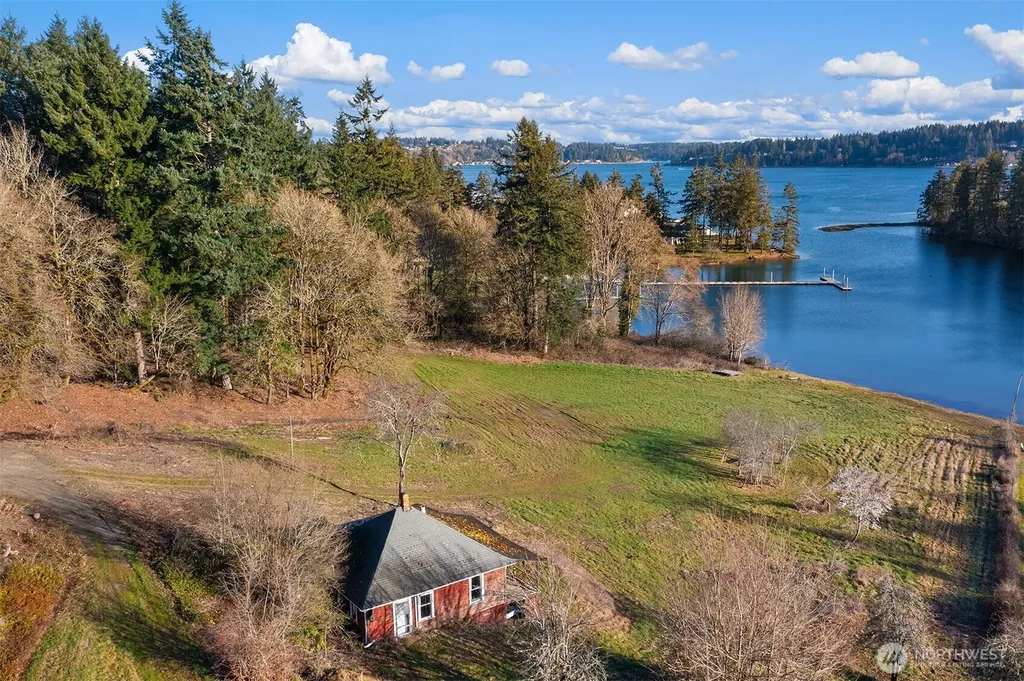 1157 12th Avenue Fox Island WA 98333