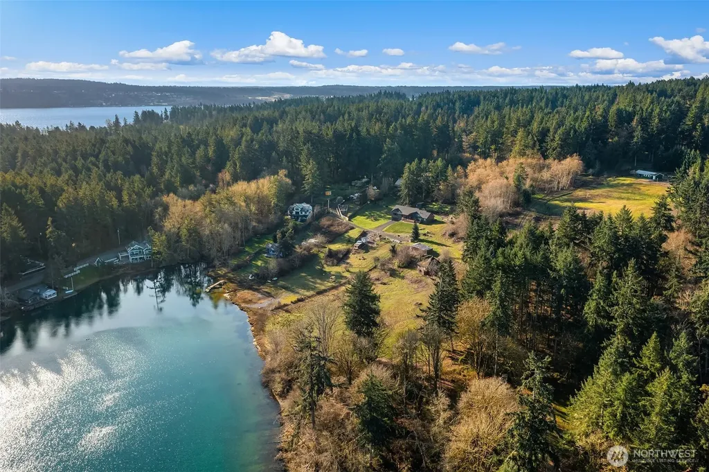 1157 12th Avenue Fox Island WA 98333