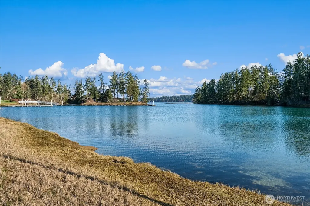 1157 12th Avenue Fox Island WA 98333