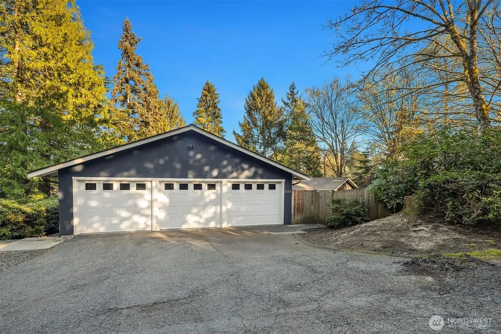 2001 77th Avenue NE Medina WA 98039