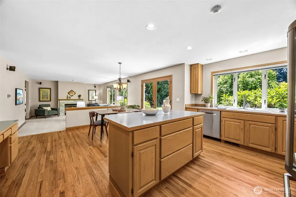 255 SW 194th Place Normandy Park WA 98166