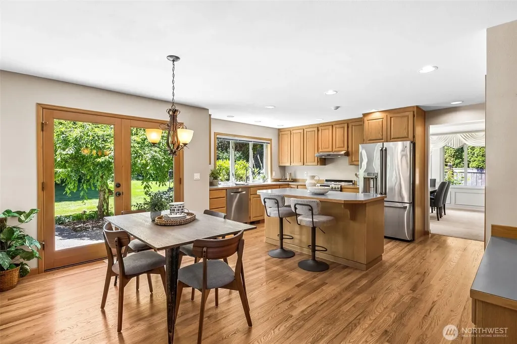 255 SW 194th Place Normandy Park WA 98166