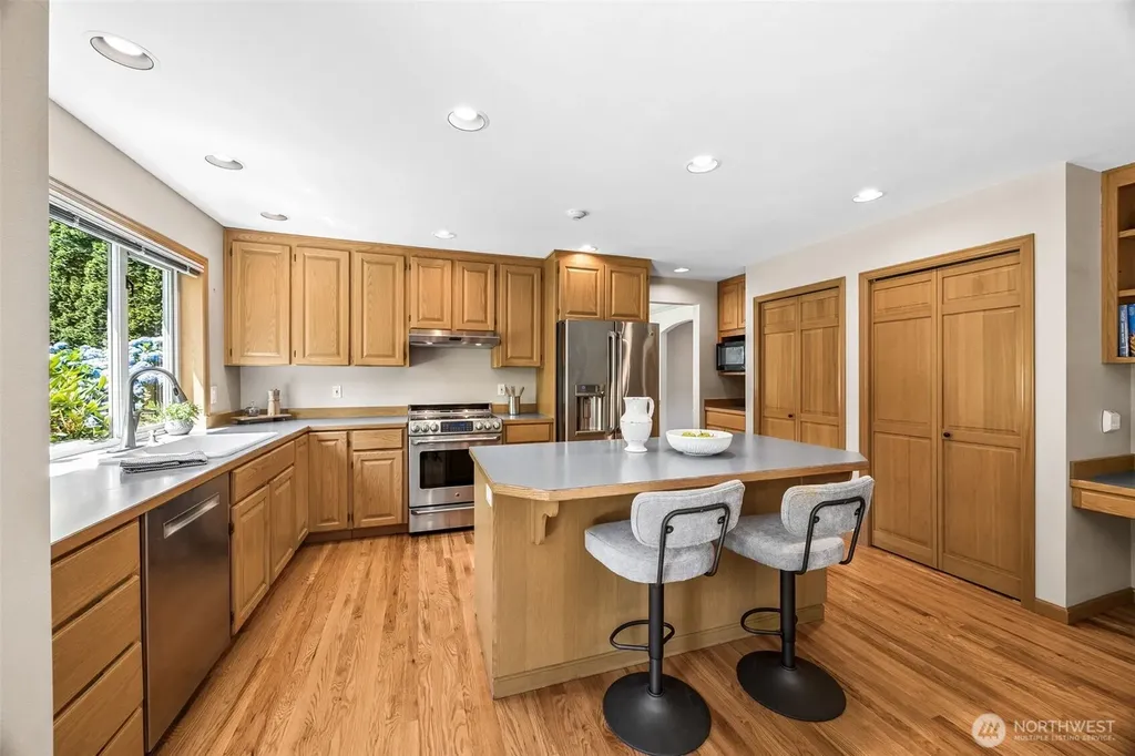 255 SW 194th Place Normandy Park WA 98166