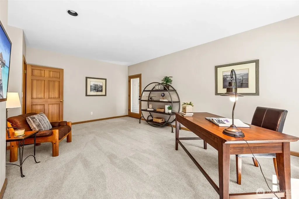 255 SW 194th Place Normandy Park WA 98166