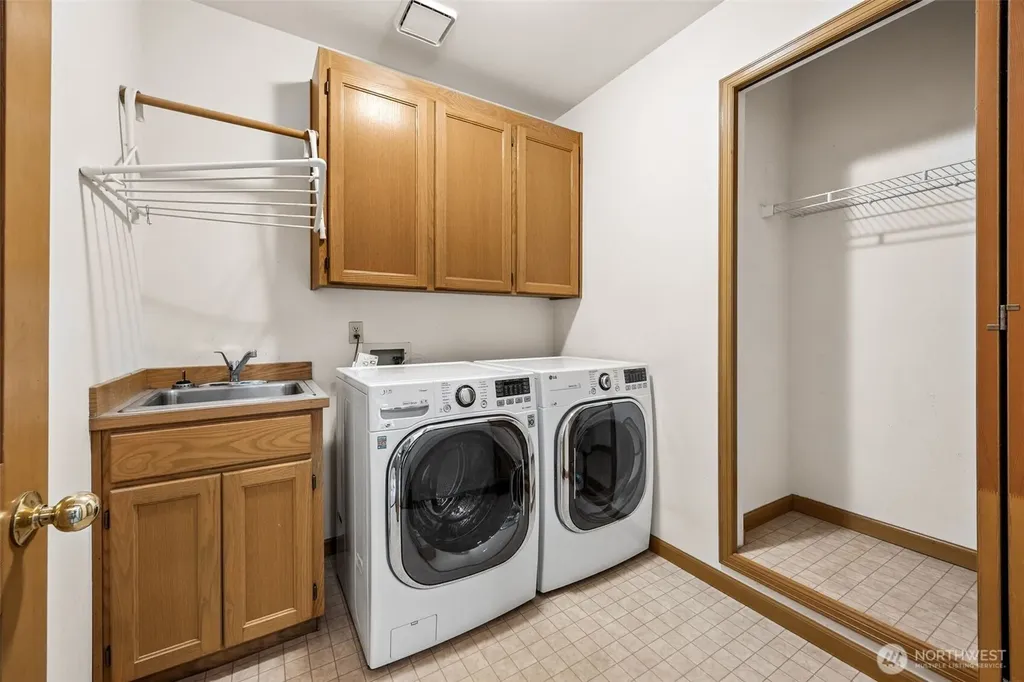 255 SW 194th Place Normandy Park WA 98166