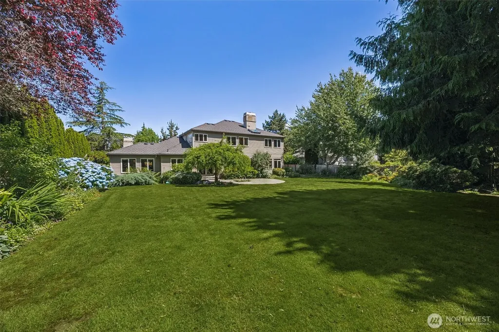 255 SW 194th Place Normandy Park WA 98166
