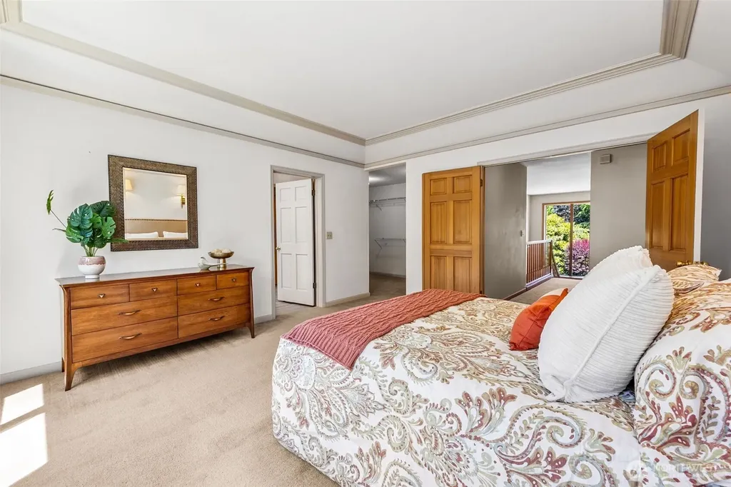 255 SW 194th Place Normandy Park WA 98166