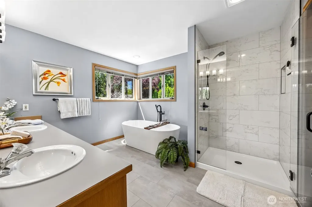 255 SW 194th Place Normandy Park WA 98166