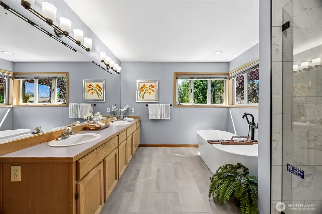 255 SW 194th Place Normandy Park WA 98166