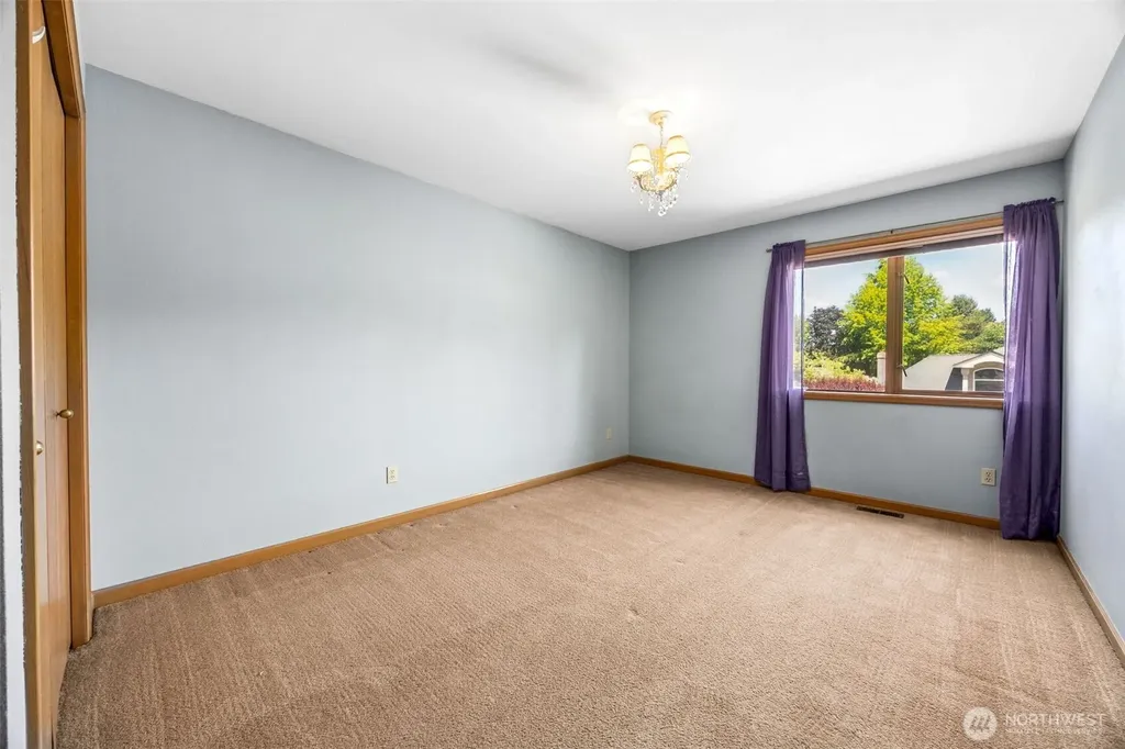 255 SW 194th Place Normandy Park WA 98166