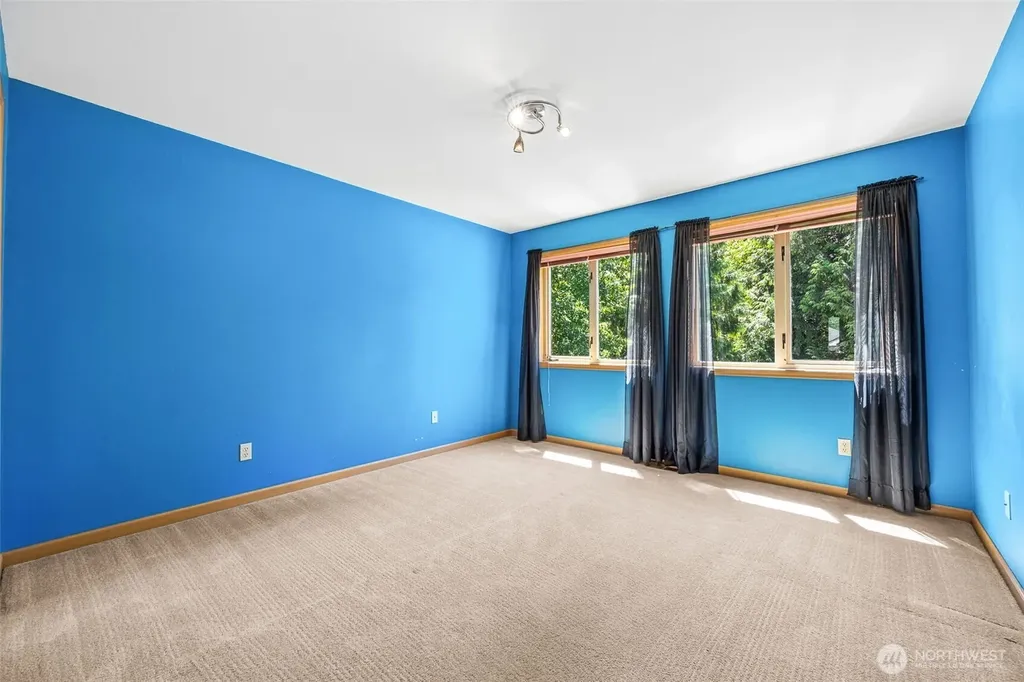 255 SW 194th Place Normandy Park WA 98166