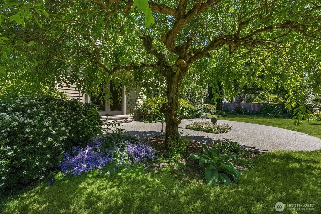 255 SW 194th Place Normandy Park WA 98166