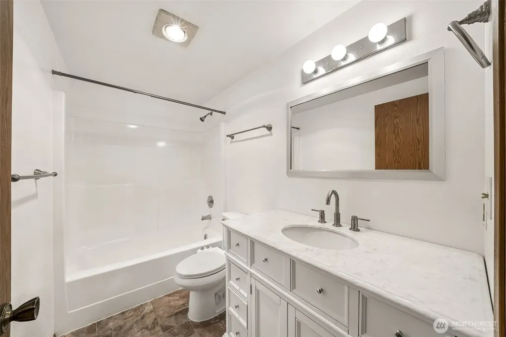 5907 SW 111th Lakewood WA 98499