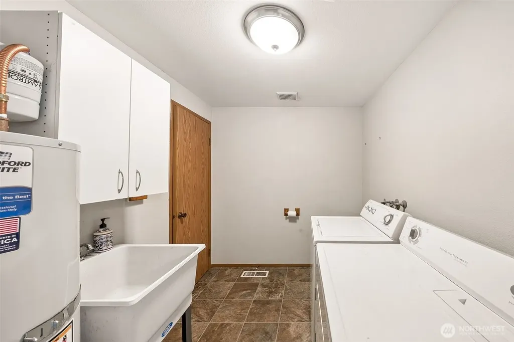 5907 SW 111th Lakewood WA 98499