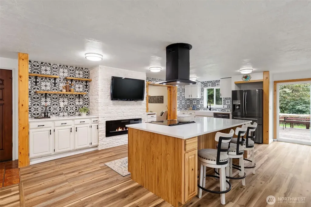 8377 Glenwood Road SW Port Orchard WA 98367
