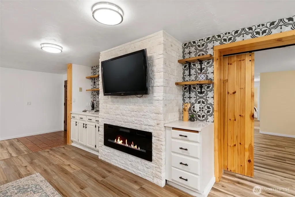 8377 Glenwood Road SW Port Orchard WA 98367