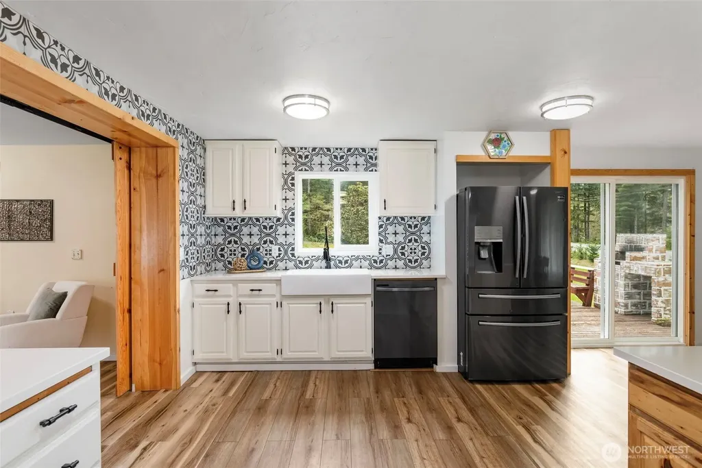 8377 Glenwood Road SW Port Orchard WA 98367