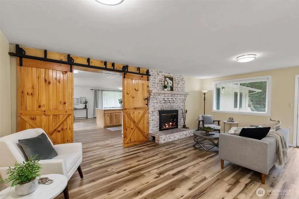 8377 Glenwood Road SW Port Orchard WA 98367