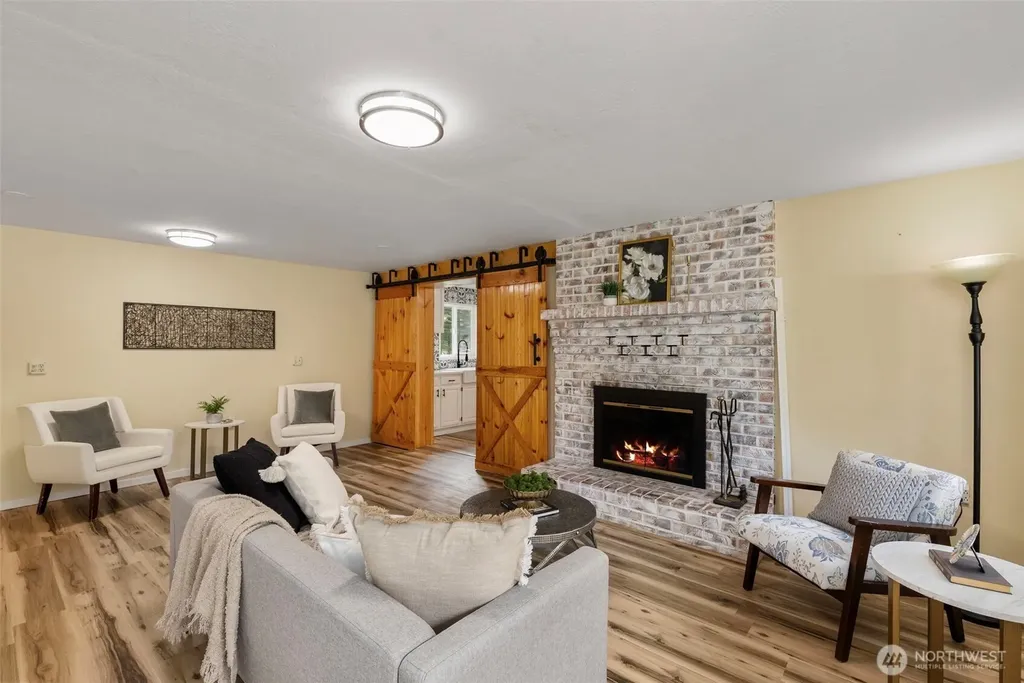 8377 Glenwood Road SW Port Orchard WA 98367
