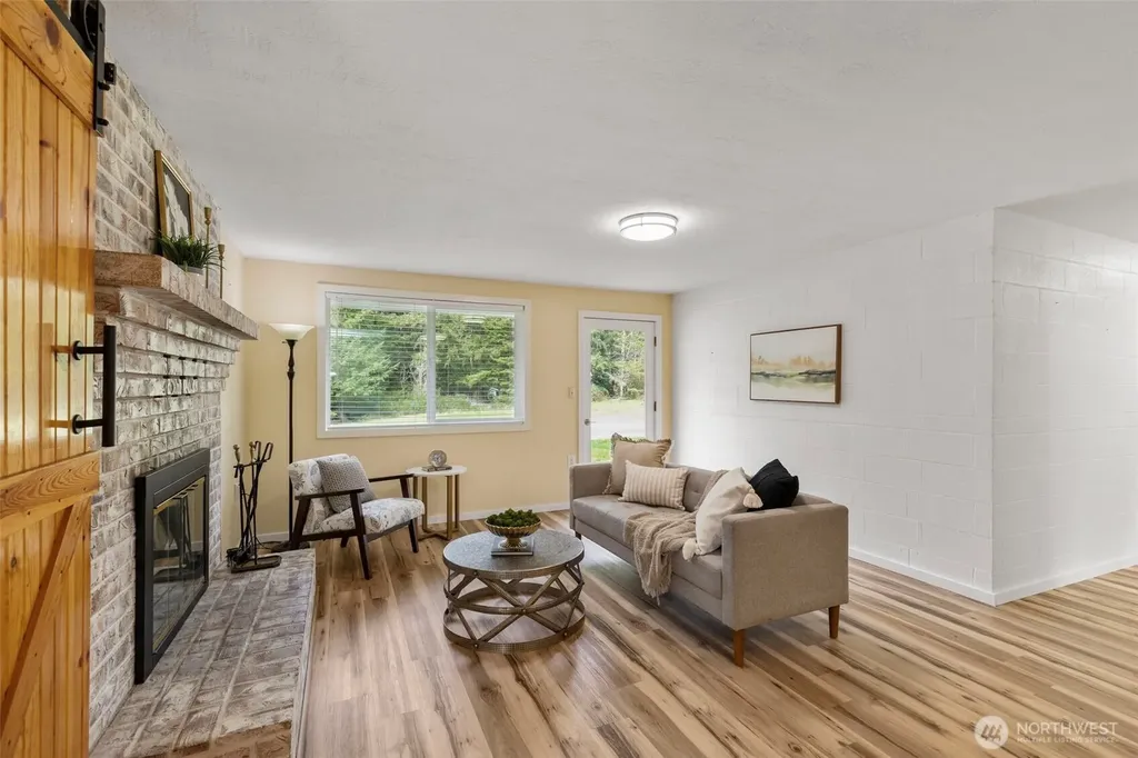 8377 Glenwood Road SW Port Orchard WA 98367